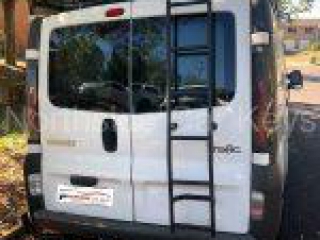 RENAULT TRAFIC VAN 2005 rear view