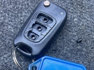 Hyundai flip key with rubber buttons worn through